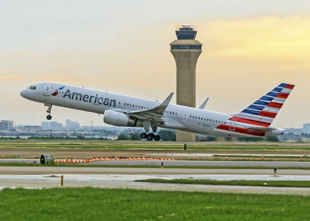 Boeing 757-200 (N201UU)