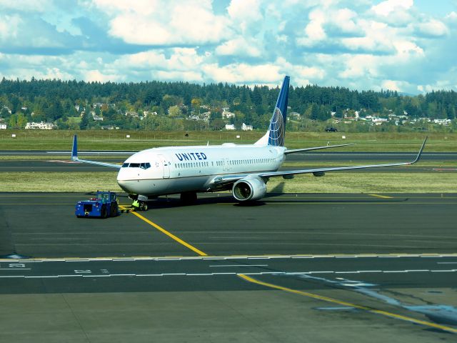 Boeing 737-800 (N17229)