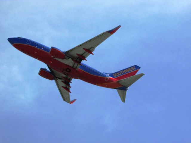 Boeing 737-700 (N206WN) - Taking off from RWY 2L