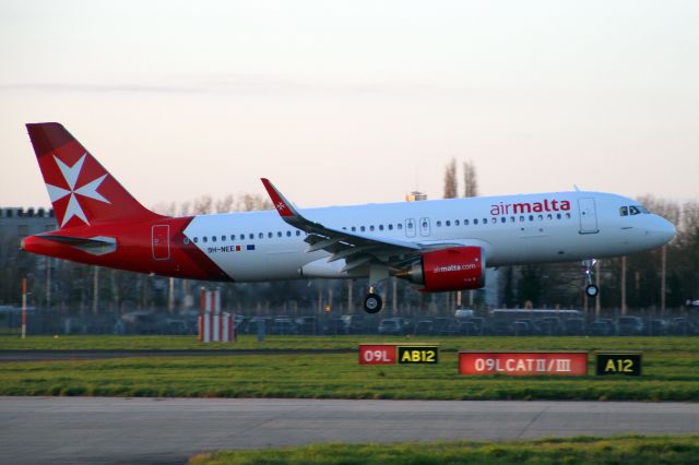 Airbus A320neo (9H-NEE) - On short finals for rwy 09L on 2-Apr-23 operating flight AMC102 from LMML.