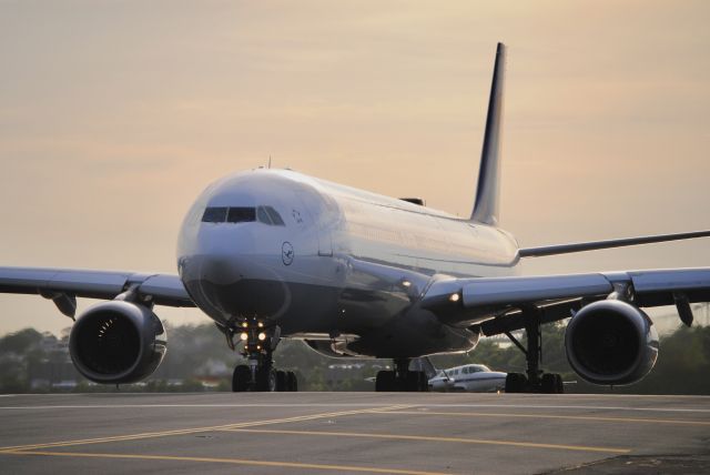 Airbus A340-600 (D-AIHX) - Danke papers