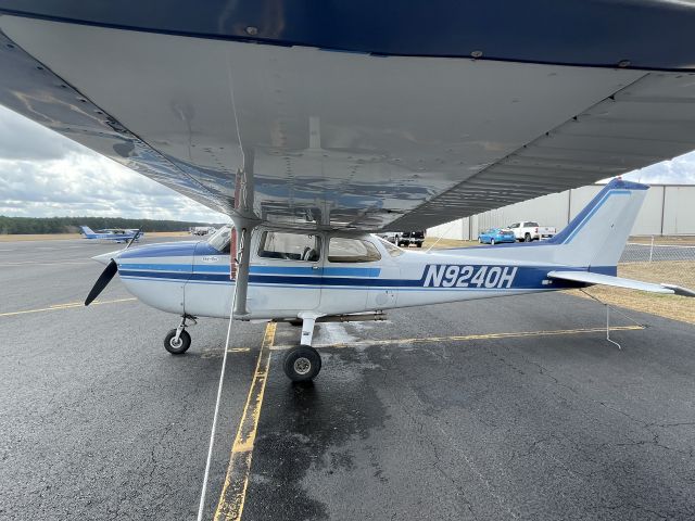 Cessna Skyhawk (N9240H)