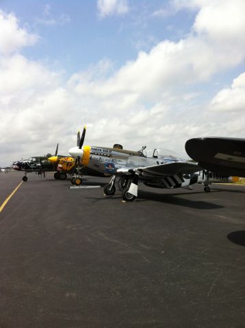 North American P-51 Mustang (N151HR)