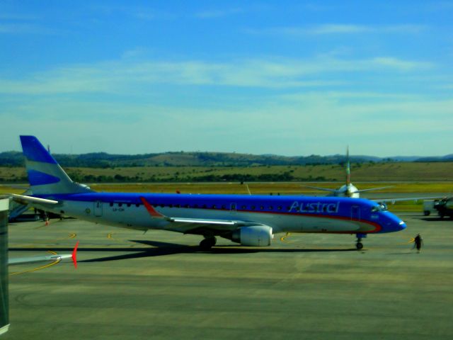 Embraer ERJ-190 (LV-CIH)