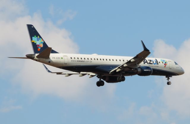EMBRAER 195 (PR-AXK)