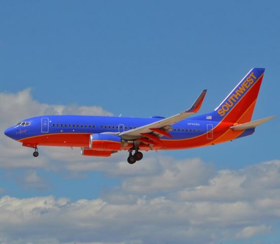Boeing 737-700 (N793SA)