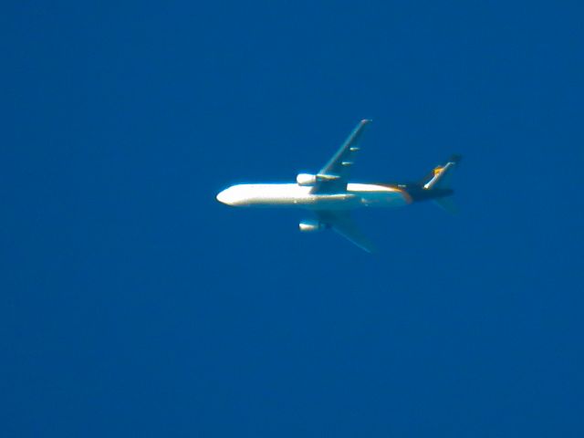 BOEING 767-300 (N371UP)