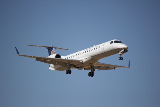 Embraer EMB-145XR (N13133) - Landing 35R