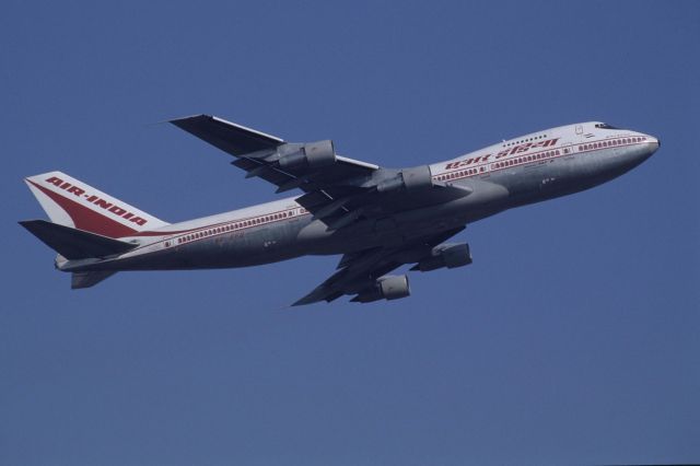 Boeing 747-200 (VT-EFU) - Departure at Narita Intl Airport Rwy16R on 1998/11/15