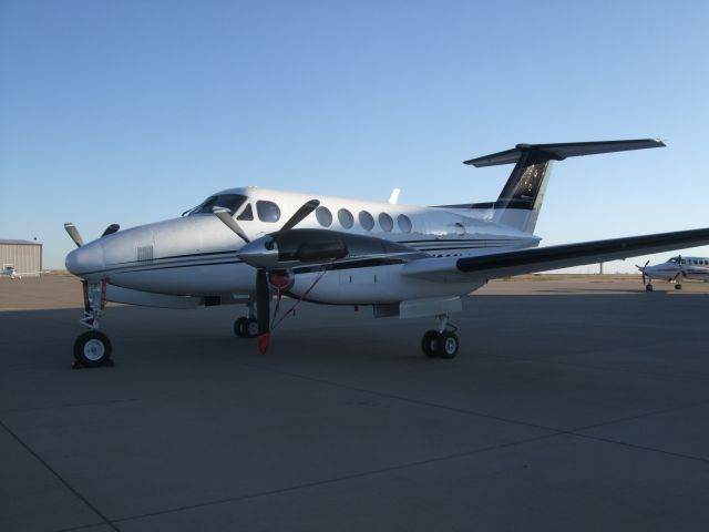 Beechcraft Super King Air 200 (N222LA)