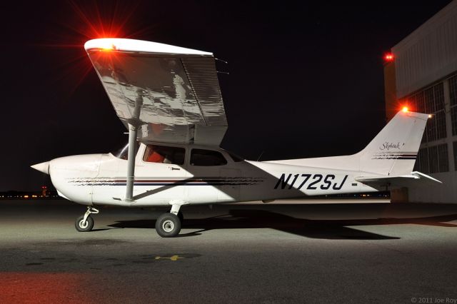 Cessna Skyhawk (N172SJ) - 10/10/2011.