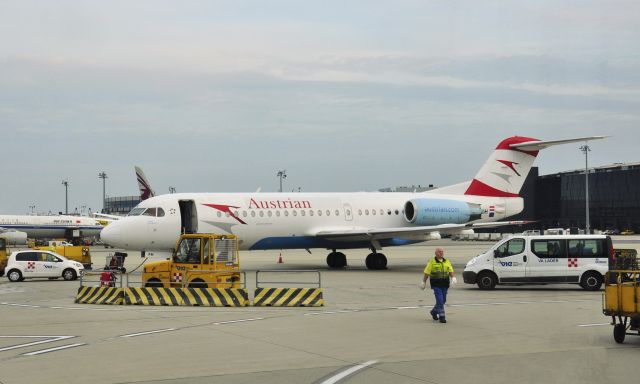 Fokker 70 (OE-LFH) - Austrian Airlines Fokker F70 OE-LFH in Vienna 