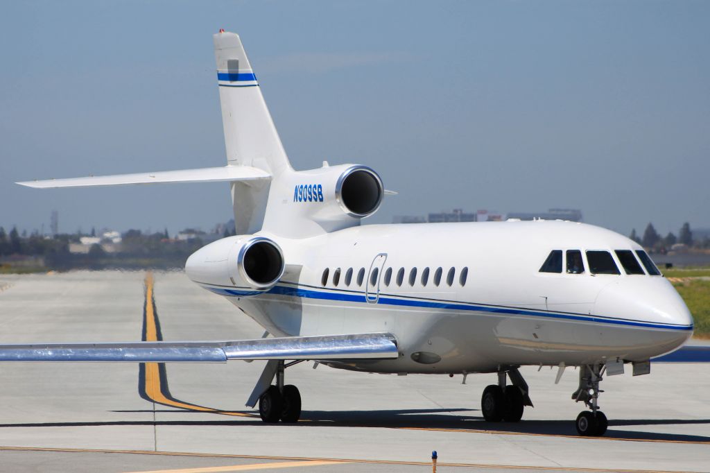 Dassault Falcon 900 (N909SB)