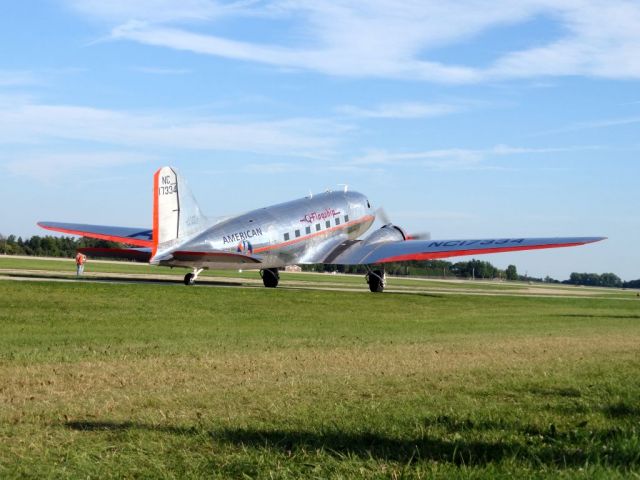 Douglas DC-3 (N17334)