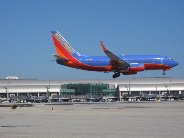 Boeing 737-700 (N234WN) - Landing on RWY 19R