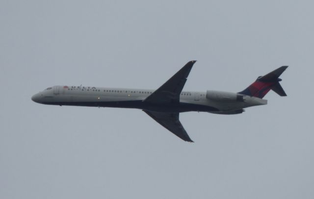 McDonnell Douglas MD-88 (N965DL) - Shown here is a McDonnell Douglas MD88 off the coast of Monmouth NJ in the Winter of 2016.