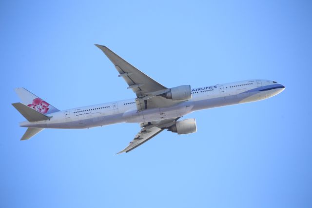 BOEING 777-300ER (B-18001)