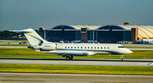 Bombardier Global Express (N421AL) - N421AL 2000 Bombadier BD-700-1A10 Global Express Serial Number 9051 - Chicago Midway International Airport (IATA: MDW, ICAO: KMDW, FAA LID: MDWbr /Photo: TDelCorobr /July 30, 2018