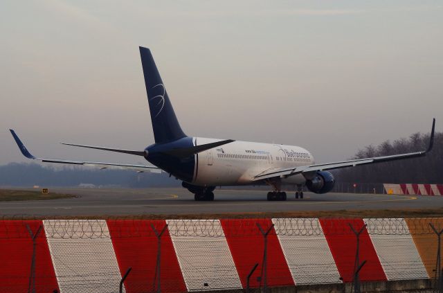 BOEING 767-300 (I-BPAD)