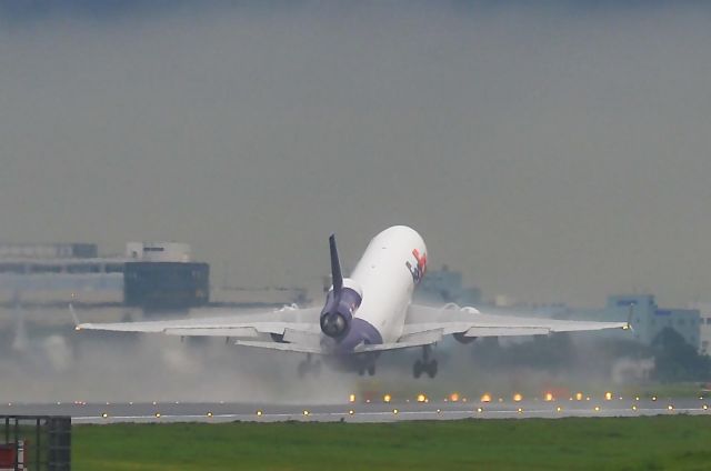 Boeing MD-11 (N613FE) - I take a picture on Aug 18, 2017.