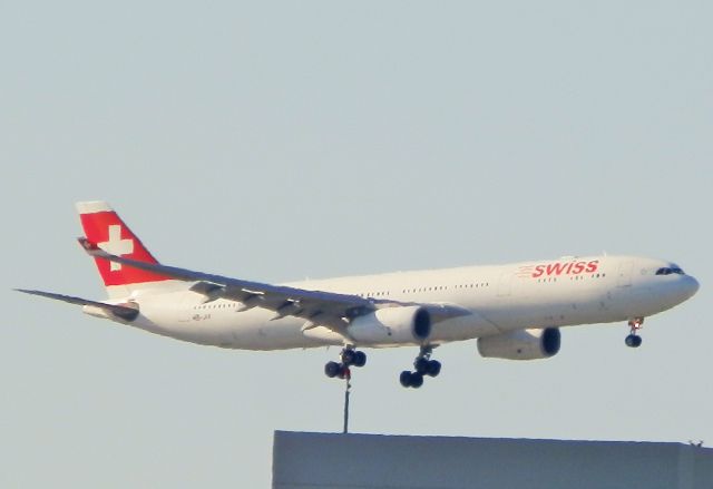 Airbus A330-300 (HB-JHI)