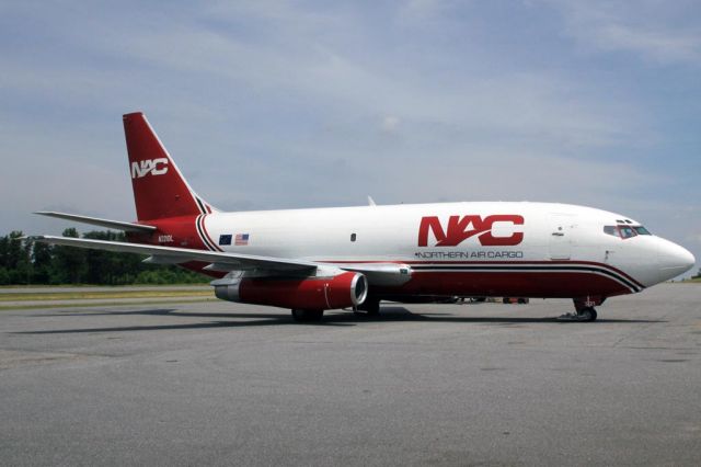 Boeing 737-200 (N321DL) - NAC861/NAC321  Northern Air Cargo Boeing 737-200 on the ramp offloading cargo in Hickory, NC.