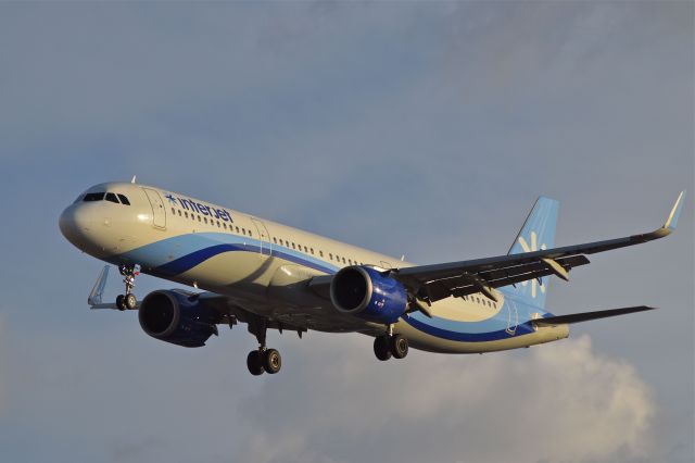 Airbus A321 (XA-MAP) - Airbus A321-251N XA-MAP MSN 7986 of Interjet on approach at Mexico City International Airport (07/2018).