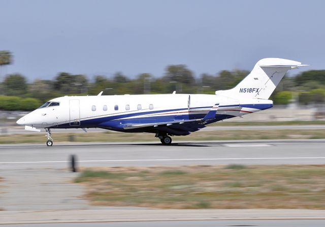 Bombardier Challenger 300 (N518FX)