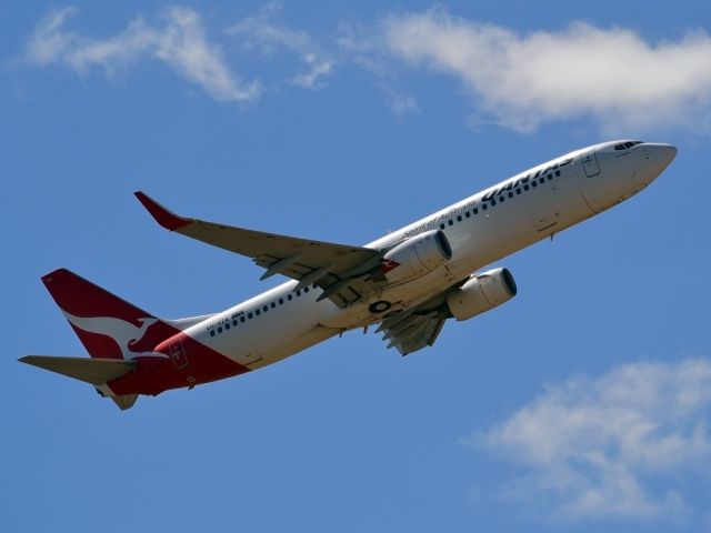 Boeing 737-800 (VH-VZA) - Getting airborne off runway 23. Wednesday 4th January 2012.