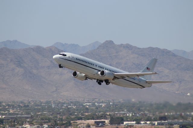 BOEING 737-400 (N639CS)