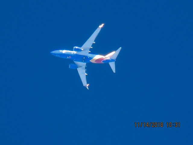 Boeing 737-700 (N7869A)