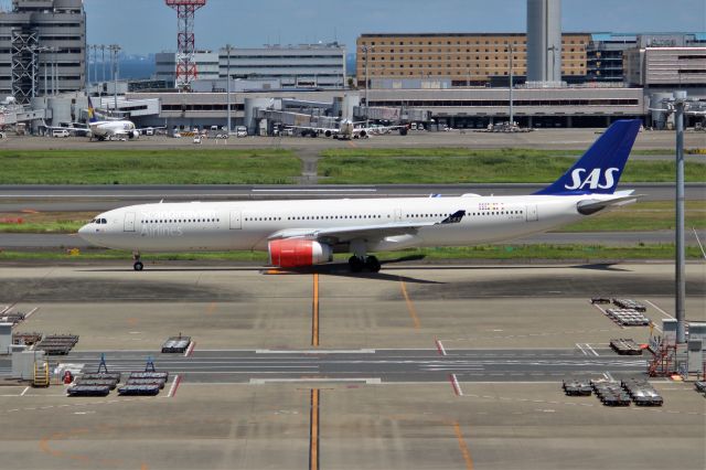 Airbus A330-300 (LN-RKU)