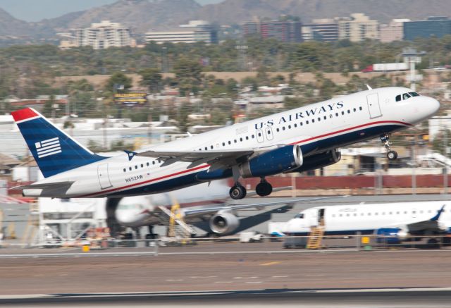 Airbus A320 (N652AW)