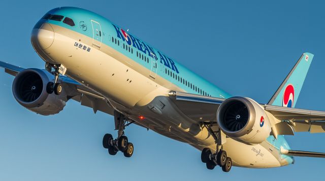 Boeing 787-9 Dreamliner (HL8208) - KE73 on short finals for runway 23 in some nice morning light. Artistic edit!