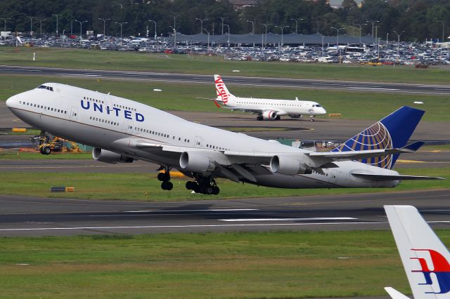 Boeing 747-400 (N199UA)