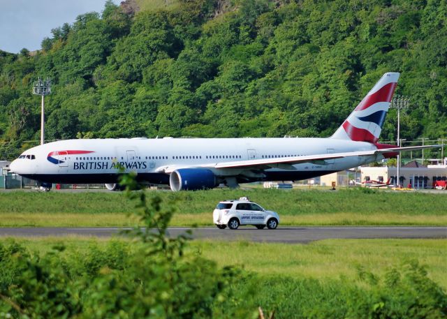 Boeing 777-200 (G-YMMA)