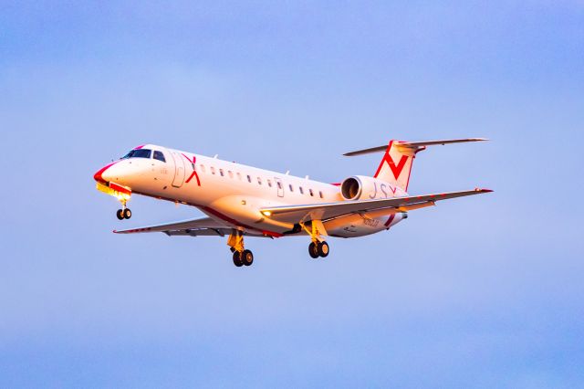 Embraer ERJ-135 (N262JX) - JSX Embraer 135 landing at PHX on 12/18/22. Taken with a Canon R7 and Tamron 70-200 G2 lens.