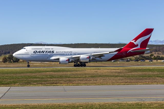 Boeing 747-400 (VH-OEJ) - Qantas (VH-OEJ) Boeing 747-438(ER) taking off at Canberra Airport.