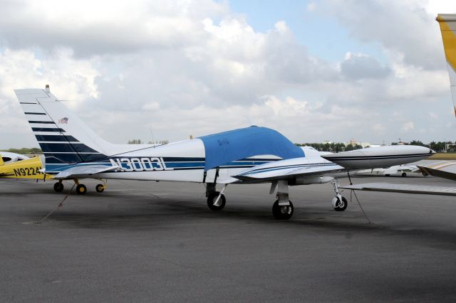 Cessna 310 (N3003L) - 08-Apr-11