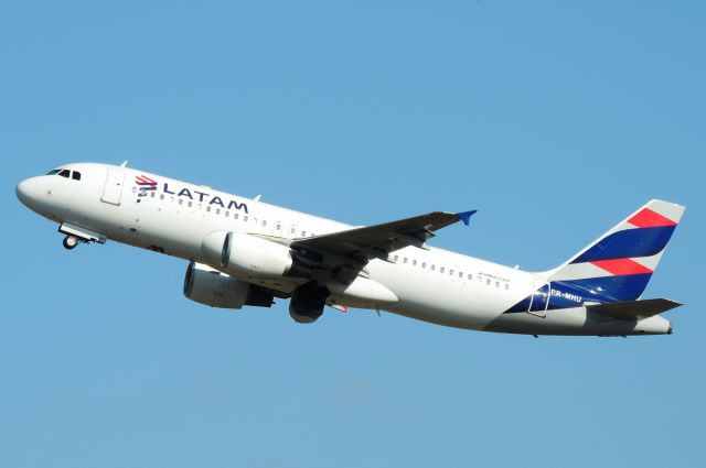 Airbus A320 (PR-MHU)