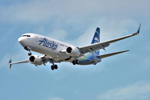 Boeing 737-800 (N568AS) - Former Employee Powered Aircraft