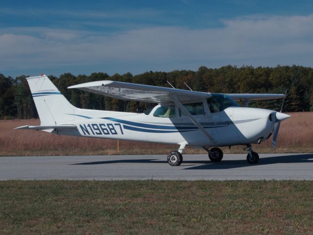 Cessna Skyhawk (N19687) - Taken at Saratoga County Airport NY Jul.19,2017