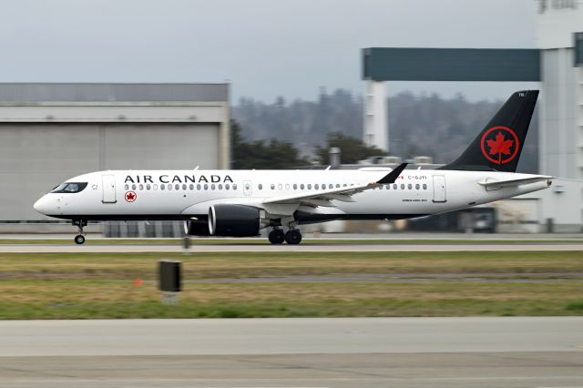 Airbus A220-300 (C-GJYI)