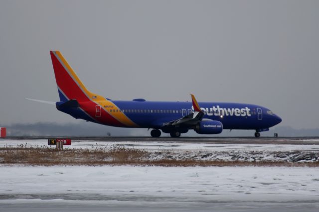 Boeing 737-800 (N8655D)