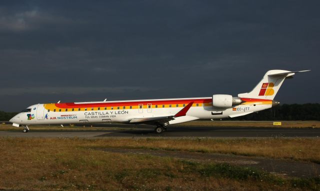 Canadair Regional Jet CRJ-900 (EC-JTT)