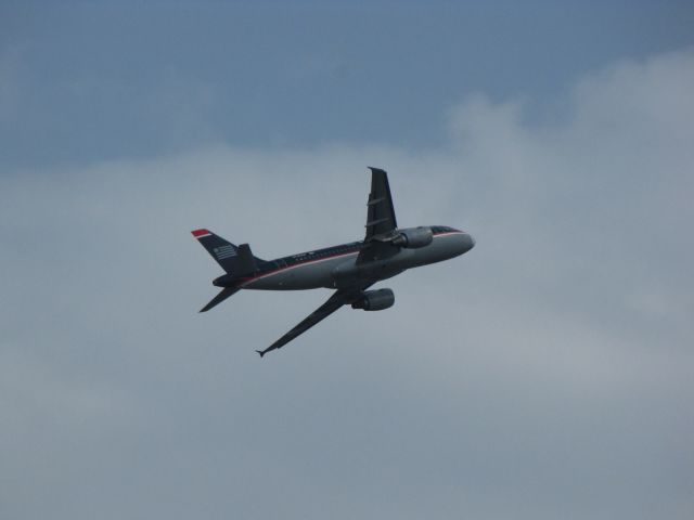 Airbus A319 (N740UW)