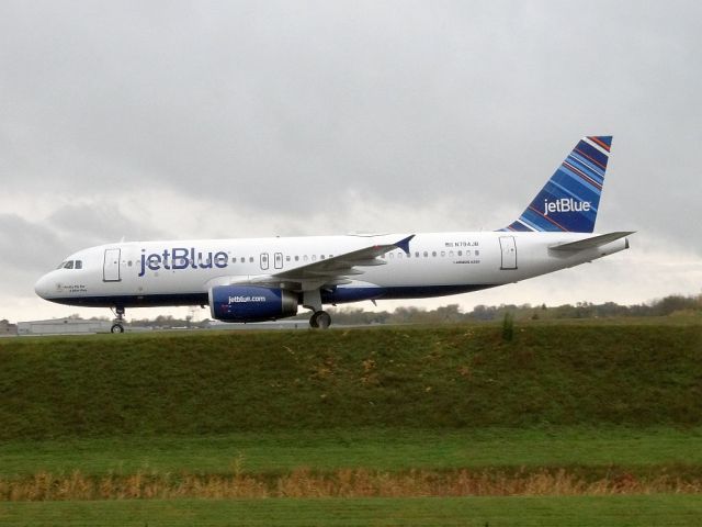 Airbus A320 (N794JB)