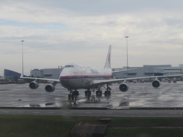 Boeing 747-400 (9M-MPO) - The last Malaysia Airlines Boeing 747-400 in passenger config. Its on standby in case the A380 assigned for the flight is not able to fly