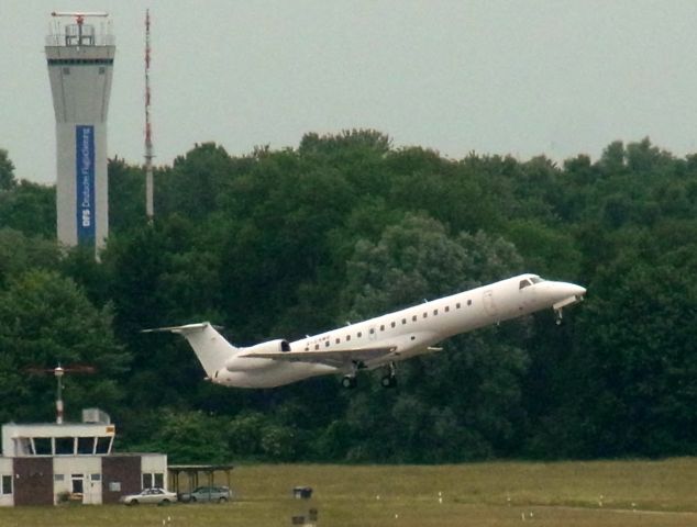 Embraer ERJ-135 (G-CHMR)
