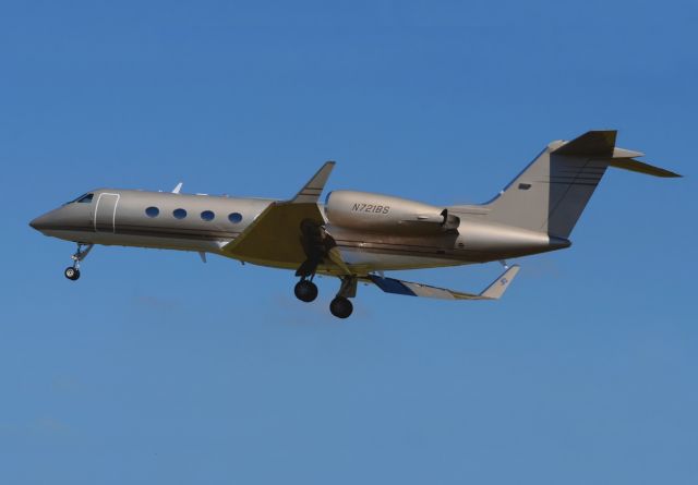 Gulfstream Aerospace Gulfstream IV (N721BS) - 11/08/2013br /Landing 27